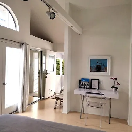 Venice Canals & Beach Guest House